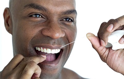نخ دندان برای بزرگسالان موثرتر از مسواک است