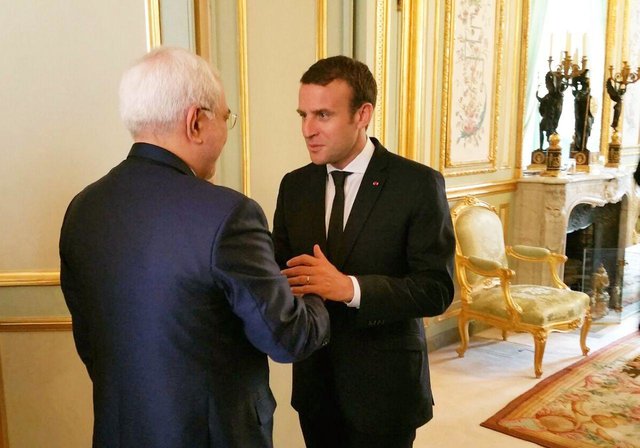 دیدار ظریف با رییس‌جمهور فرانسه در کاخ الیزه