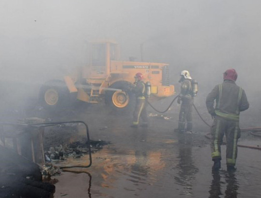 آتش‌سوزی دو انبار کالا در خیابان فداییان اسلام